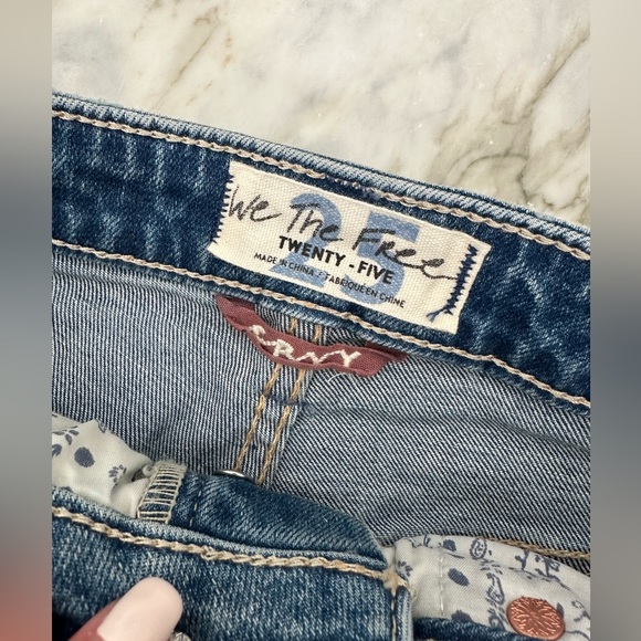 FREE PEOPLE CRVY Vintage High Rise Distressed Shorts Size 25 - Picture 6 of 8